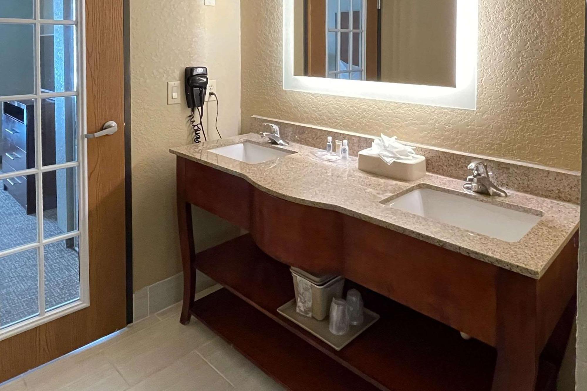 Hotel Comfort Near Seaworld